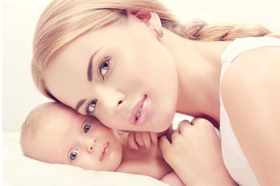 湖南省妇幼专家紧急手术化解脐动脉血栓危机 双胞胎平安诞生