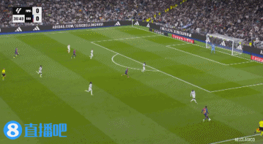 6分领跑！巴萨4-0结束对皇马四连败 莱万2分钟2球拉菲尼亚传射