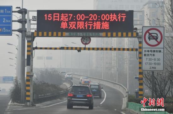 资料图:雾霾天气 中新社记者 翟羽佳 摄