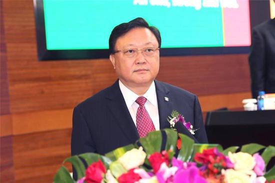 中国有色集团董事长王彤宙主持论坛并致欢迎辞