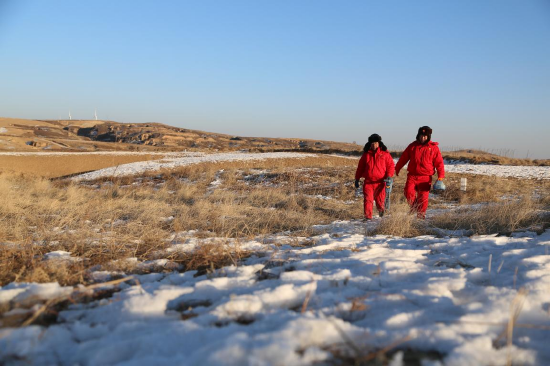 陕北高原气温低至-26℃，中国石油长庆油田第二采气厂的采气工加大管线巡护频次和力度