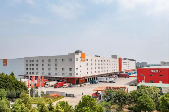 央视大型纪录片《智造中国》聚焦良品铺子：看一袋小零食背后的智慧供应链