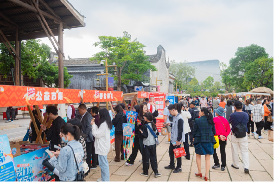 龙湖“龙民节”:一个“小”群体与时代邂逅的社交局