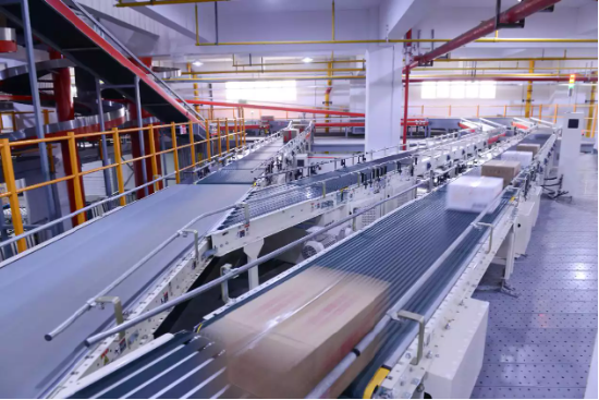 央视大型纪录片《智造中国》聚焦良品铺子：看一袋小零食背后的智慧供应链