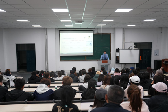 民族学院宣讲