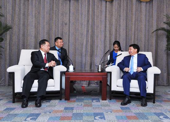 工业和信息化部电子信息司副司长吴胜武等参加会见。