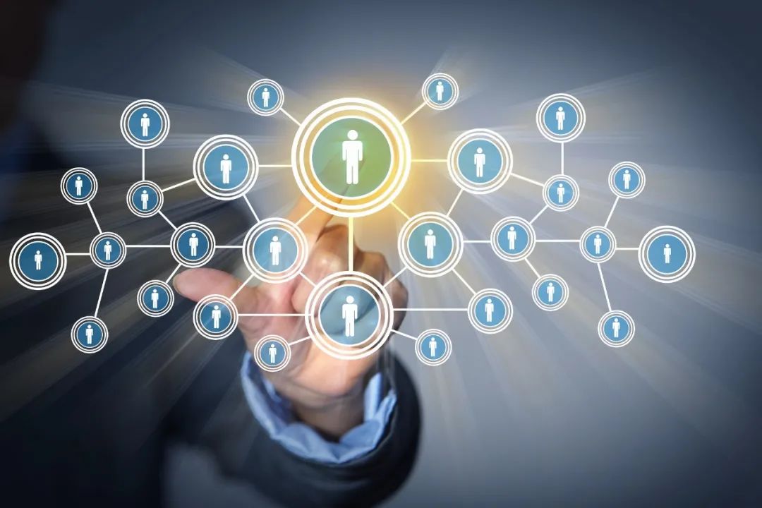 从线上到跑道：QQ约跑群如何重构都市人的运动社交版图