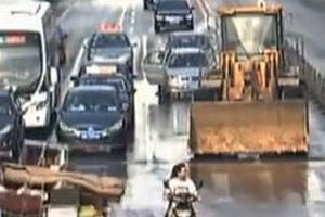 转发微博【转发】@新浪新闻:【#疯狂铲车街.