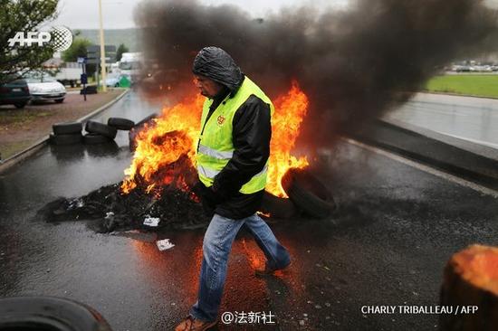 武装直升机_直升机驾驶员收入(2)