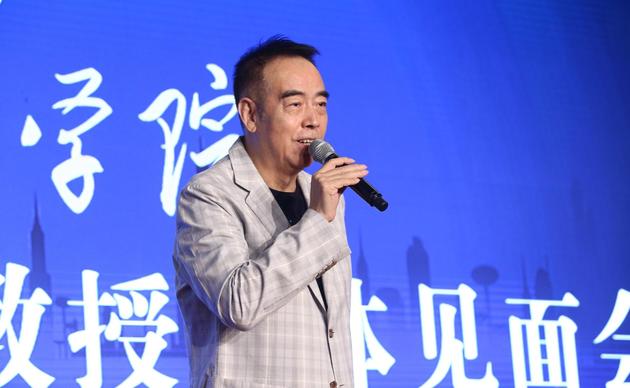 成龙谈吴亦凡:负面新闻人人有