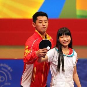 【画面太苏[羞嗒嗒] 张继科手把手教球迷打. 来