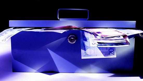 德国民众对银行失去信心 将现金藏在家里|保险