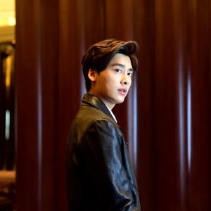 【《麻雀》将至 李易峰周冬雨忍爱为国】唯. 来