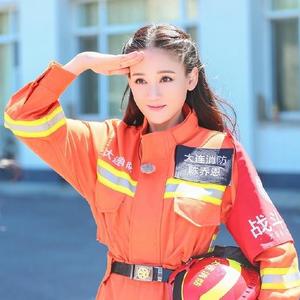 【陈乔恩穿消防服 样子俏皮可爱】陈乔恩微. 来