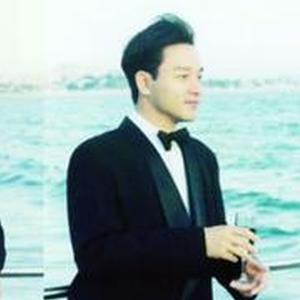 【哥哥张国荣未曝光新作《飞机师的风衣》】.