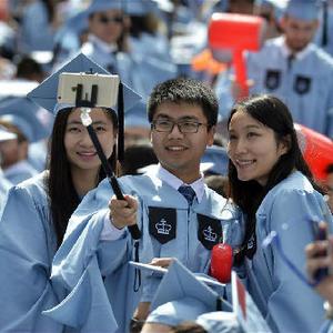 【中国留学生拯救美国大学 资金流影响美经. 来