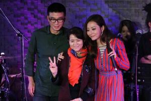 【张靓颖冯轲与母亲和解 婚礼如期举行!】. 来