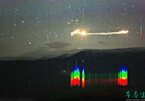 3. 早从1940年开始,就常有人在挪威的赫斯达伦谷拍到不明黄白亮光的照片,1981年到1984年出现的频率最为频繁,平均一周20次,但那段时间过后频率就大幅减少,一年只发生10到20次。尽管有人对此现象提出众多假说,但仍未出现有说服力的说法。