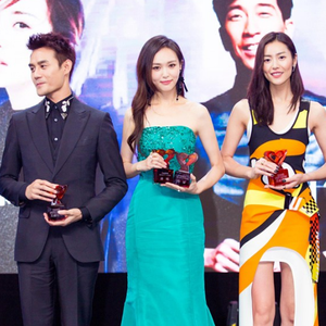 【唐嫣替杨幂领奖为闺蜜首发声 谁说闹掰了. 来