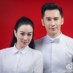 【钟丽缇张伦硕光棍节领证 登记照简直不要. 来