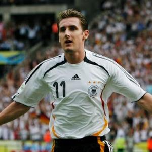 K神无双:天下足球暖心视频致敬克洛泽