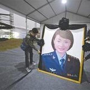 【致敬英雄!余旭今日安葬崇州烈士陵园[蜡. 来