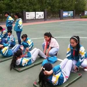 【仰卧起坐或致瘫? 国外已叫停国内学生还. 来