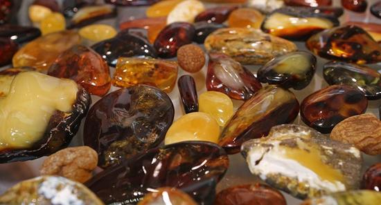 俄加里宁格勒琥珀厂签署向中国供应琥珀合同|