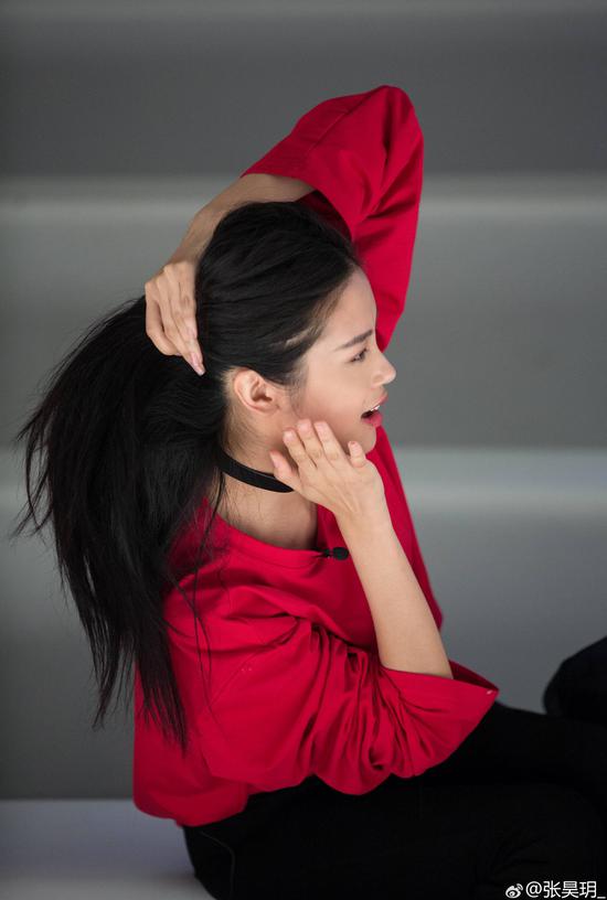 张昊月气场十足