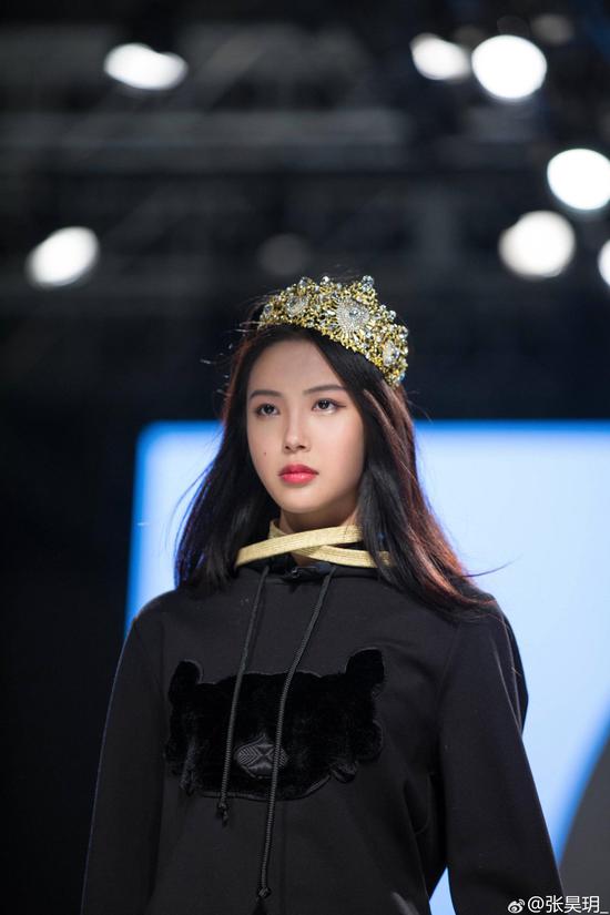 张昊月气场十足