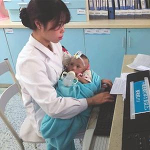 【妹子你要火[good] 护士怀抱患儿工作 监护. 来