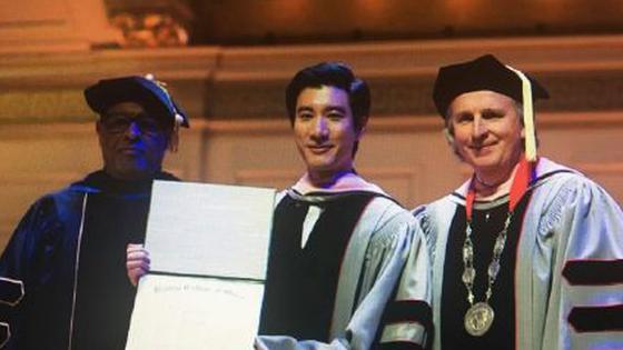 王力宏获伯克利博士学位