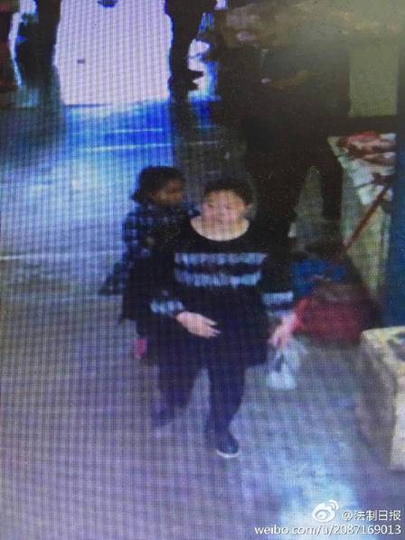 女童被“孕妇盗窃团”控制