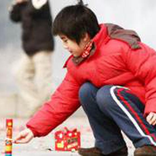 【北京春节烟花销售首日 市内摊点乏人问津. 来