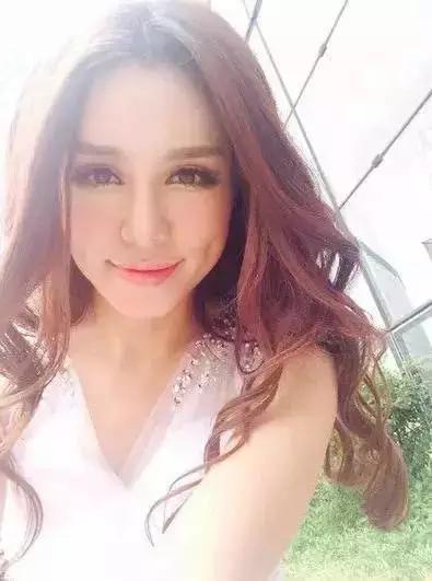 第六任:赵子易
赵子易,女,身高176Cm,体重48kg,模特。被爆料曾与王思聪交往。