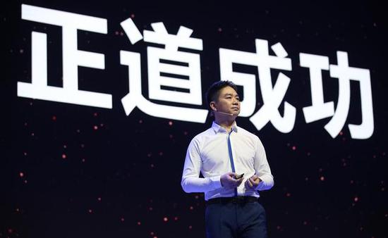 奶茶妹妹现身京东年会