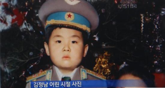 图为法国纪录片曝光的金正日长子金正男童年照片。
