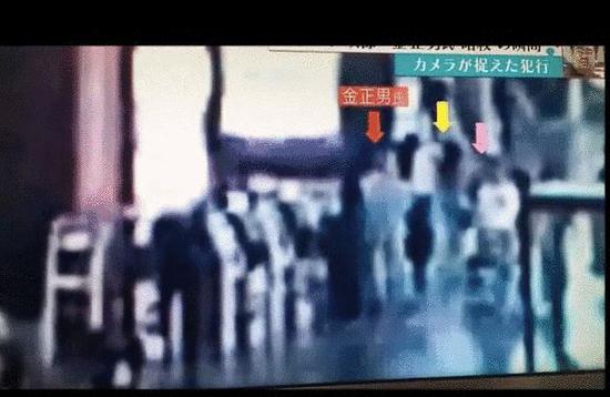 完成喷洒毒物后,两名女子分头离开