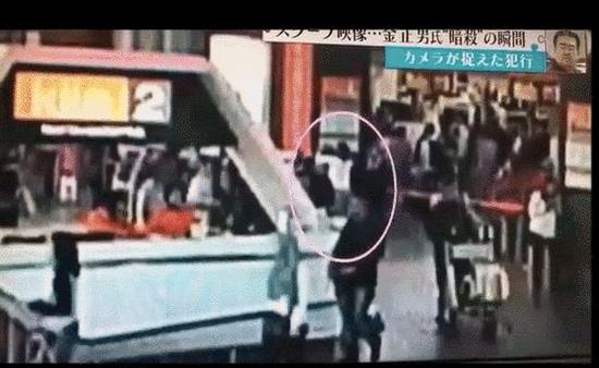 越南籍女子从后方箍住金正男颈部,对其加害