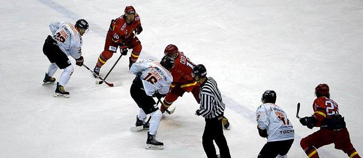 中国男子冰球队0:14惨败日本