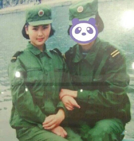 3月5日下午,刘涛在微博晒出一张少女时期的军装照,感慨道:“时间,都留在了记忆里。”照片中,刘涛一身军装头戴军帽,身姿挺拔,脸庞未褪的婴儿肥显得青春可爱。