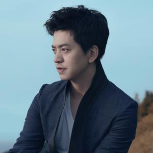 【李健追寻父辈记忆 《父亲写的散文诗》引. 来