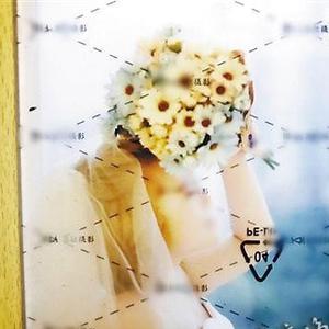 【女子拍免费艺术照 店家:不交钱就全身. 来自