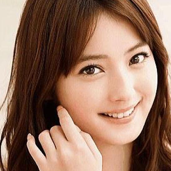 【佐佐木希宣布结婚后po图秀恩爱:一见他就. 来