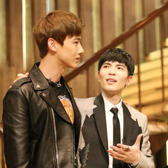 【《歌手》白敬亭为雨神惊喜庆生 成全场最. 来