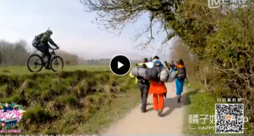 在陈意涵唱了一句“我们快乐的向前”之后,许晴拉着井柏然,想带他超过宁静。从宁静身边穿过的这个过程没有和宁静说一句话,走的特快,感觉很急。