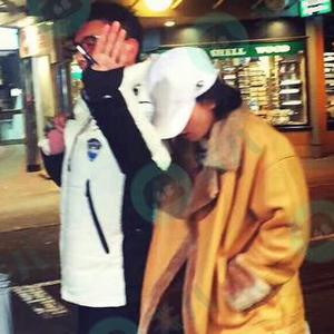 隆诗夫妇新西兰亲密逛街 回顾他们恩爱瞬间