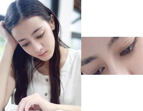 杨幂不仅自己贴,旗下的女艺人也逃不开。要知道迪丽热巴眼睛已经很大很大了,还要贴上双眼皮。