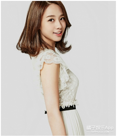 第七名是凭着主打曲《Sugar Rush》进军韩国,并曾出演世界版《我们结婚了》的鬼鬼吴映洁。