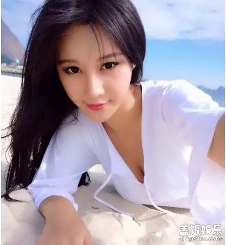 第三位北京师范大学校花樊玲
樊玲,原名潘春春,国内著名美女公会 YOU 物公馆 G 女郎,2014 年 4 月樊玲大批照片在网上曝光。樊玲自拍私照被曝光,被网友发现其长相酷似范冰冰和关之琳结合体而走红网络。
